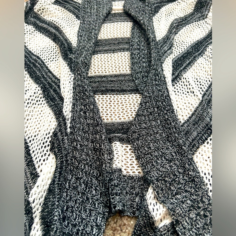 3/$13 bundle Derek heart med cardigan lightweight sweater gray,black,white M